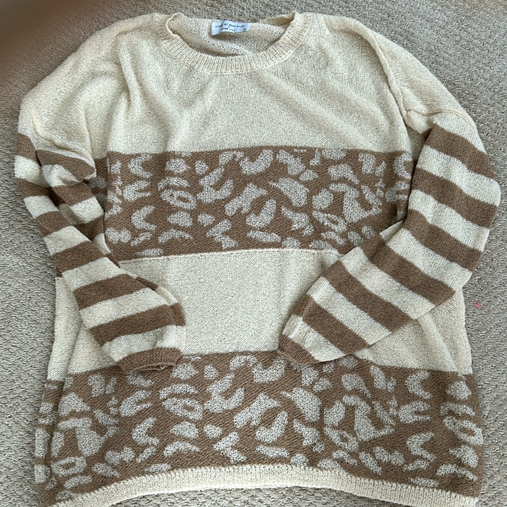 Pink lily, green and light brown, long sleeve sweater size large